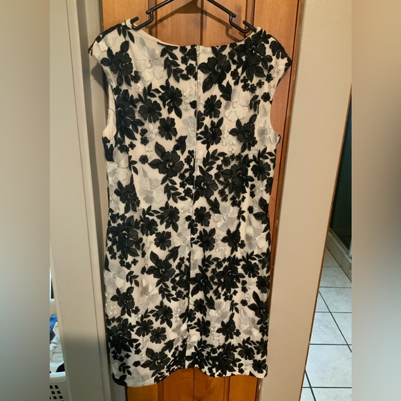 Ralph Lauren Black Floral Lace Over White - Picture 2 of 4